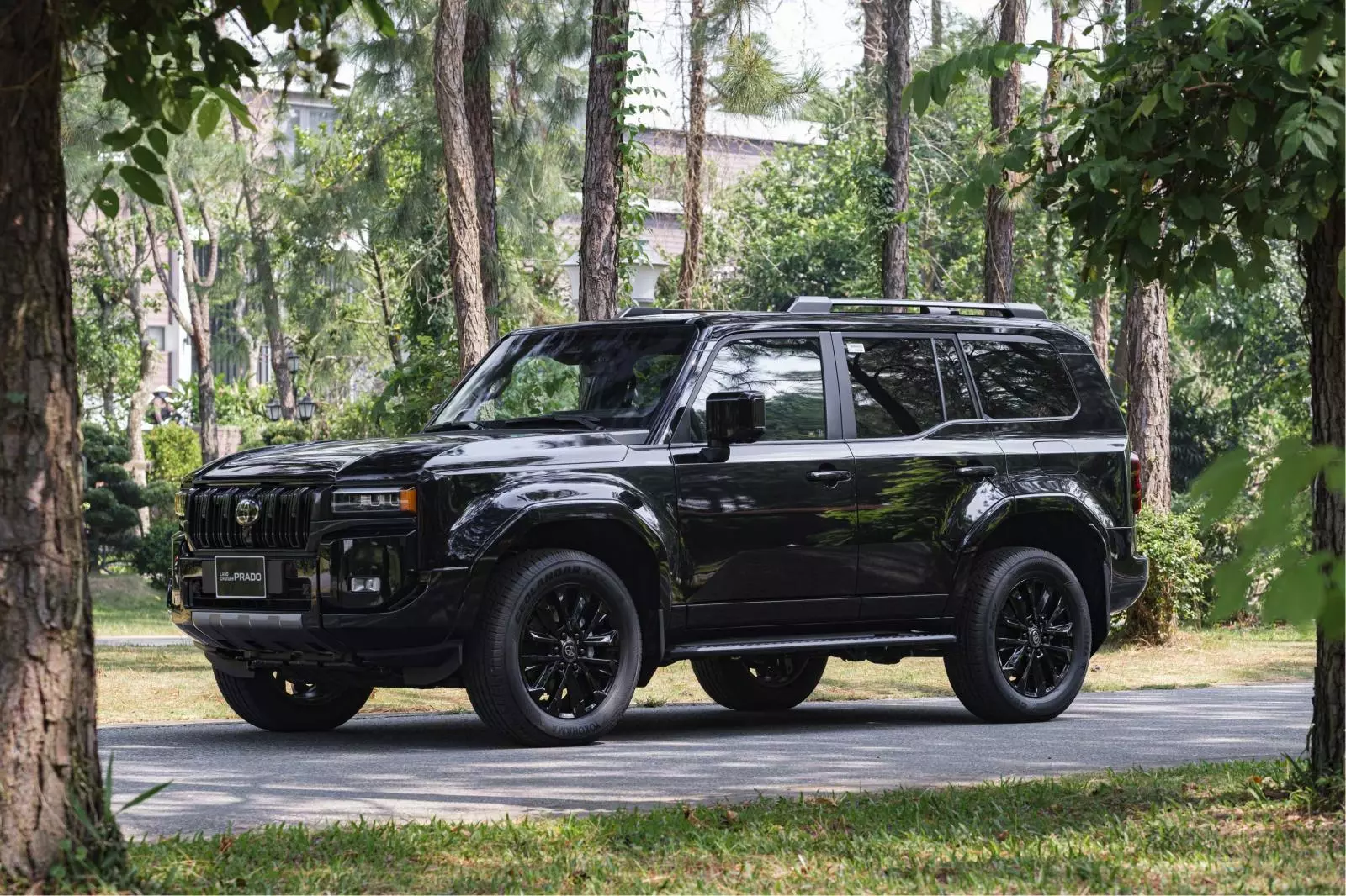 Thông số kỹ thuật xe Toyota Land Cruiser Prado 2024: Được trang bị gì khi tăng giá gần nửa tỷ đồng.