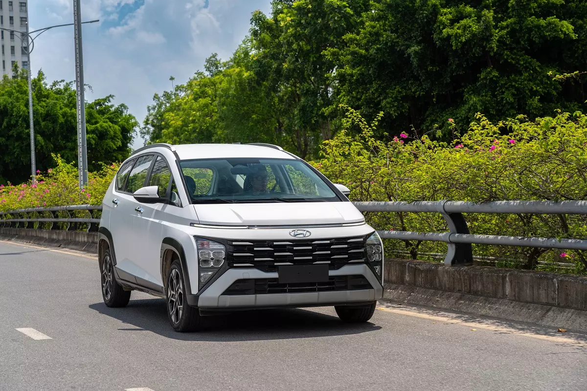 Stargazer X, Hyundai không chỉ mang đến một chiếc xe, mà còn là trải nghiệm vượt trội, khẳng định phong cách và gu thẩm mỹ tinh tế của chủ nhân. Stargazer X, Hyundai không chỉ mang đến một chiếc xe, mà còn là trải nghiệm vượt trội, khẳng định phong cách và gu thẩm mỹ tinh tế của chủ nhân..