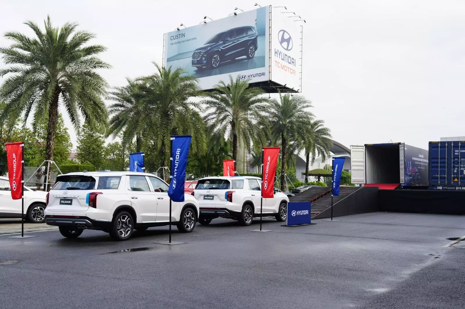 Dự kiến HTMV sẽ xuất khẩu hơn 4.000 xe Hyundai sang các nước trong khu vực trong giai đoạn 2024 - 2025 Dự kiến HTMV sẽ xuất khẩu hơn 4.000 xe Hyundai sang các nước trong khu vực trong giai đoạn 2024 - 2025.