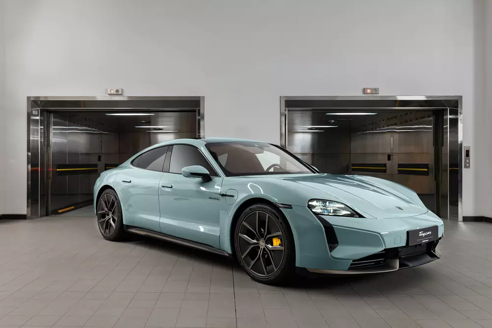 Porsche Taycan.