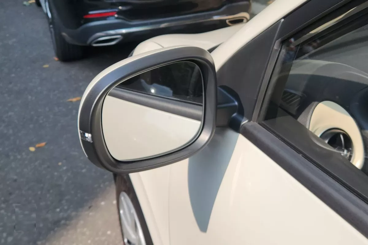 Gương chiếu hậu ngoài .