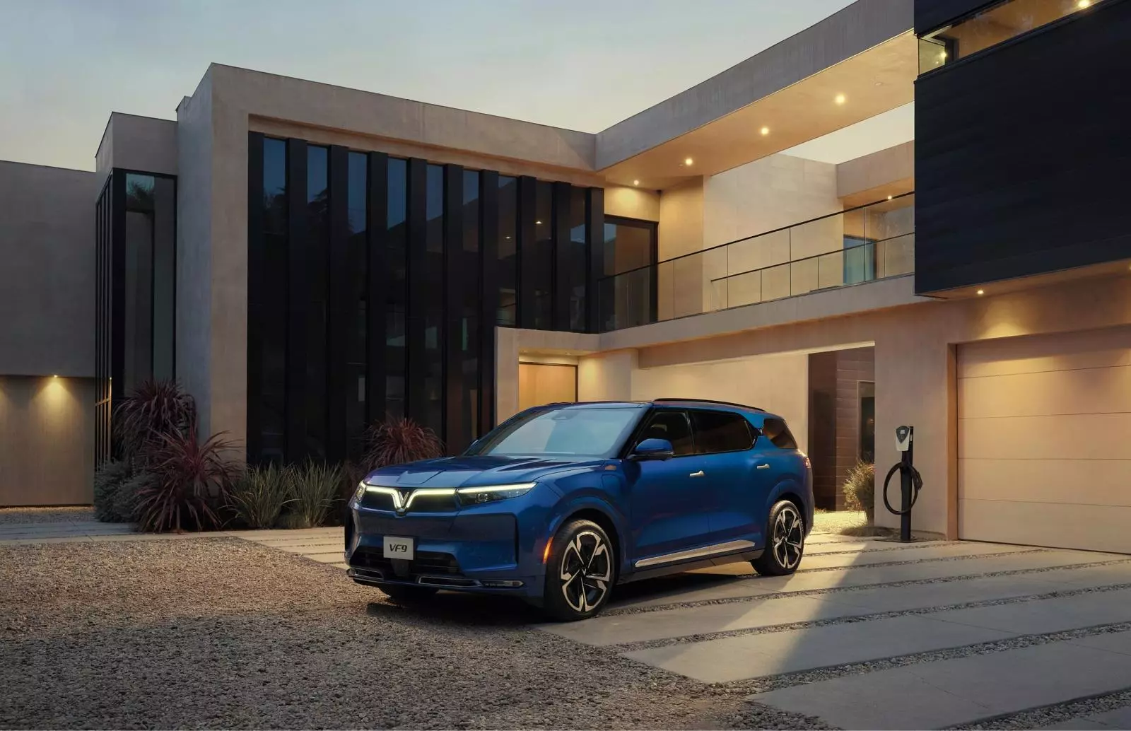 VinFast VF 9 xả hàng giá sốc, giảm chạm ngưỡng 700 triệu đồng VinFast VF 9 xả hàng giá sốc, giảm chạm ngưỡng 700 triệu đồng.