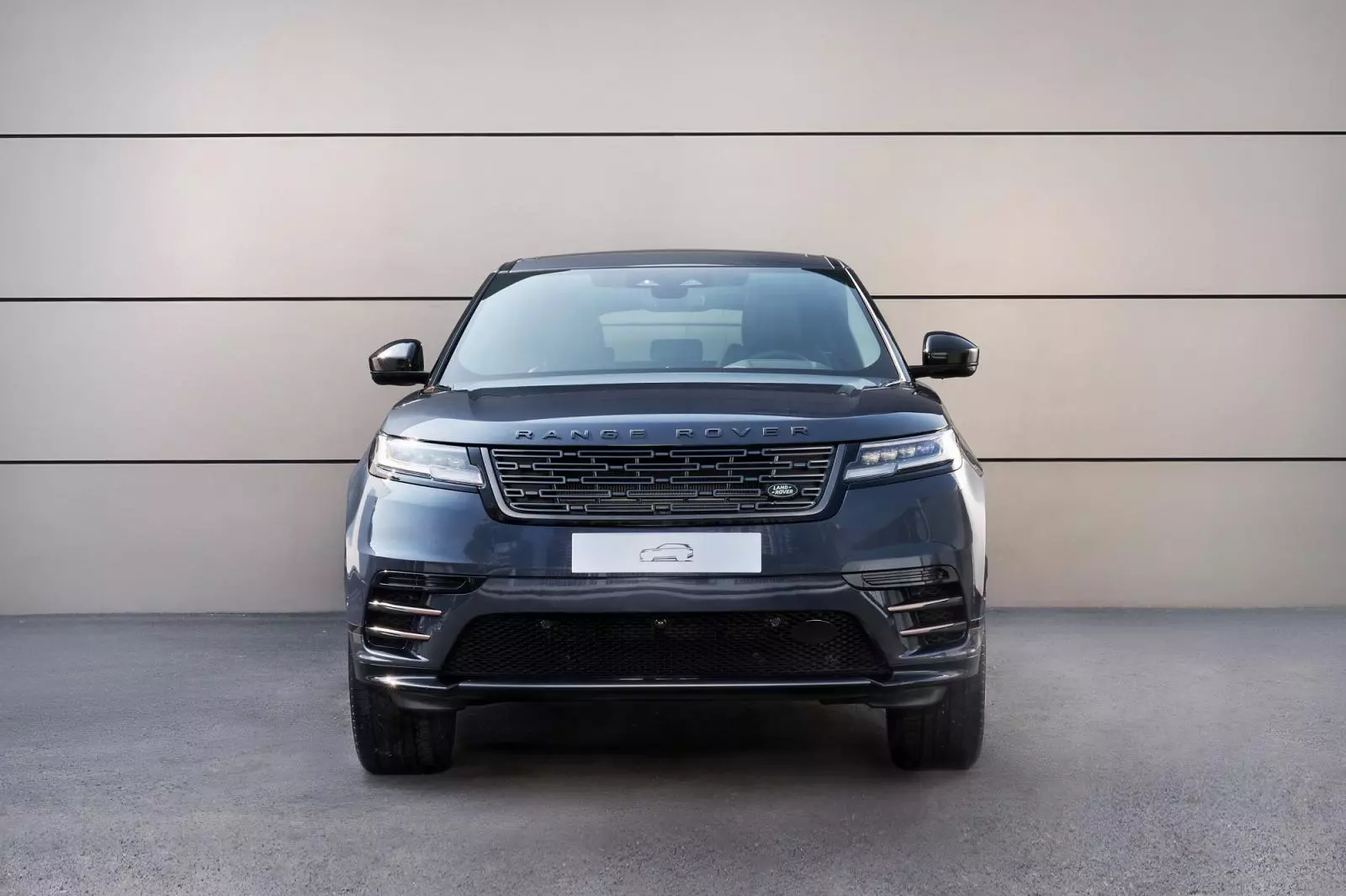 Range Rover Velar nhận nhiều thay đổi về thiết kế, trở nên gọn gàng và hiện đại.