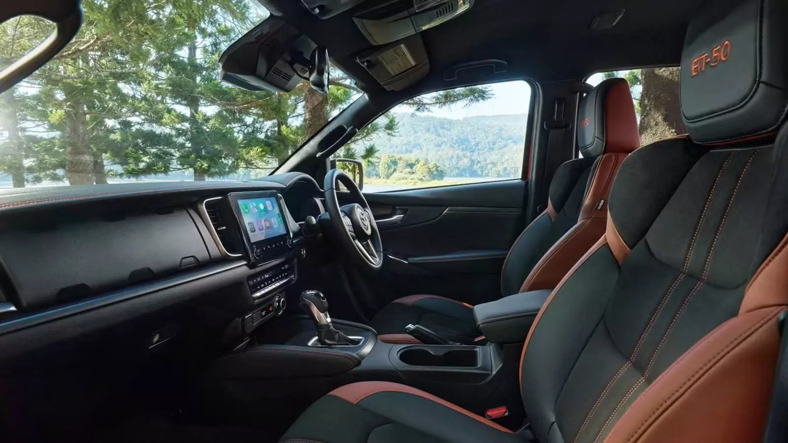 Nội thất Mazda BT-50.