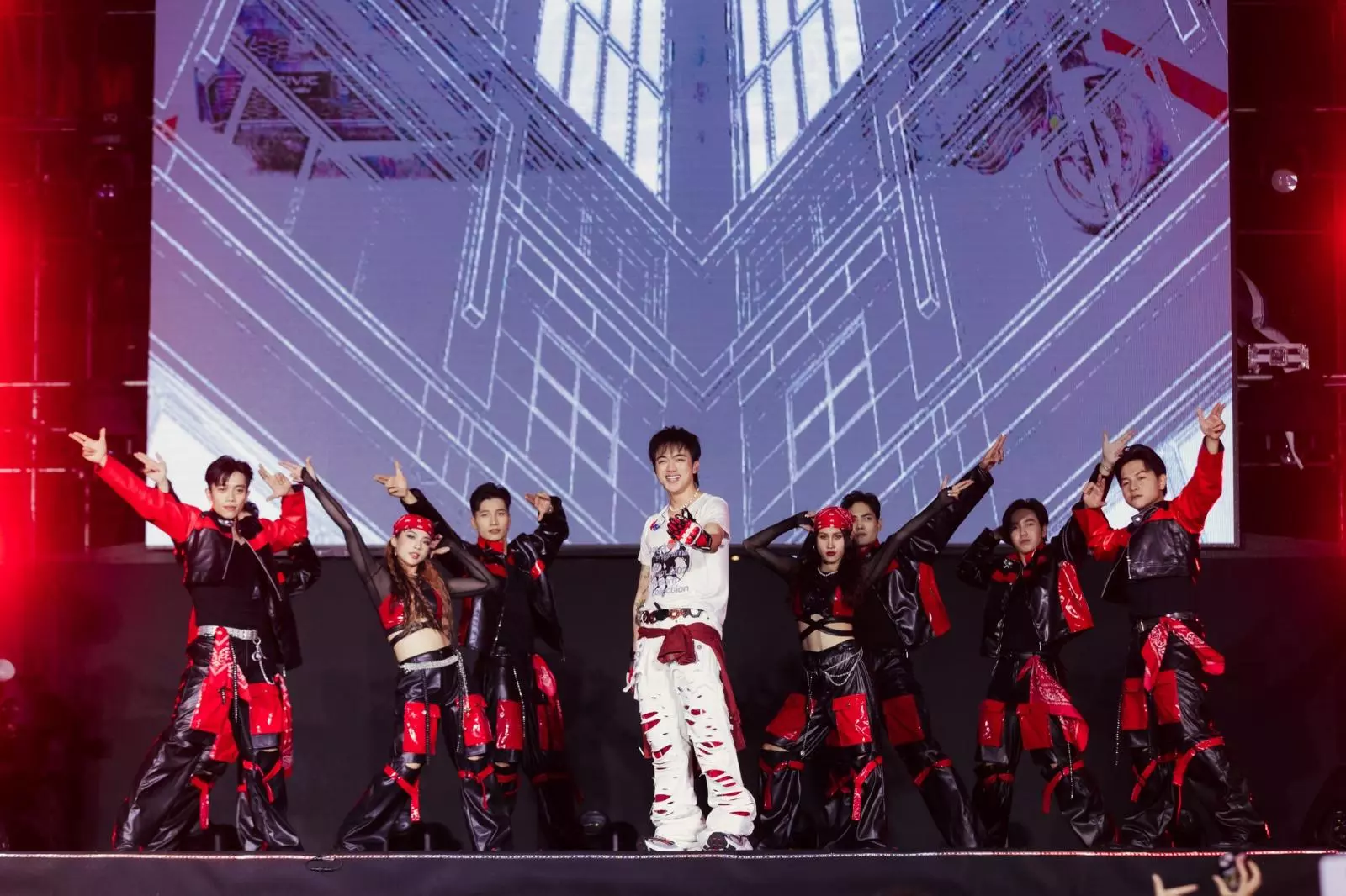 Không khí bùng nổ tại Honda Thanks Day 2024 với sự góp mặt của nhiều ca sĩ trẻ được yêu thích.ảnh2.