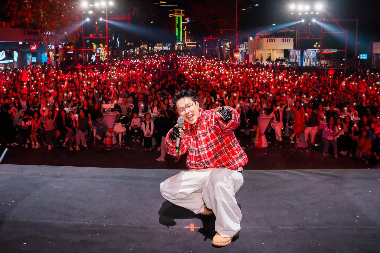 Không khí bùng nổ tại Honda Thanks Day 2024 với sự góp mặt của nhiều ca sĩ trẻ được yêu thích.ảnh4.