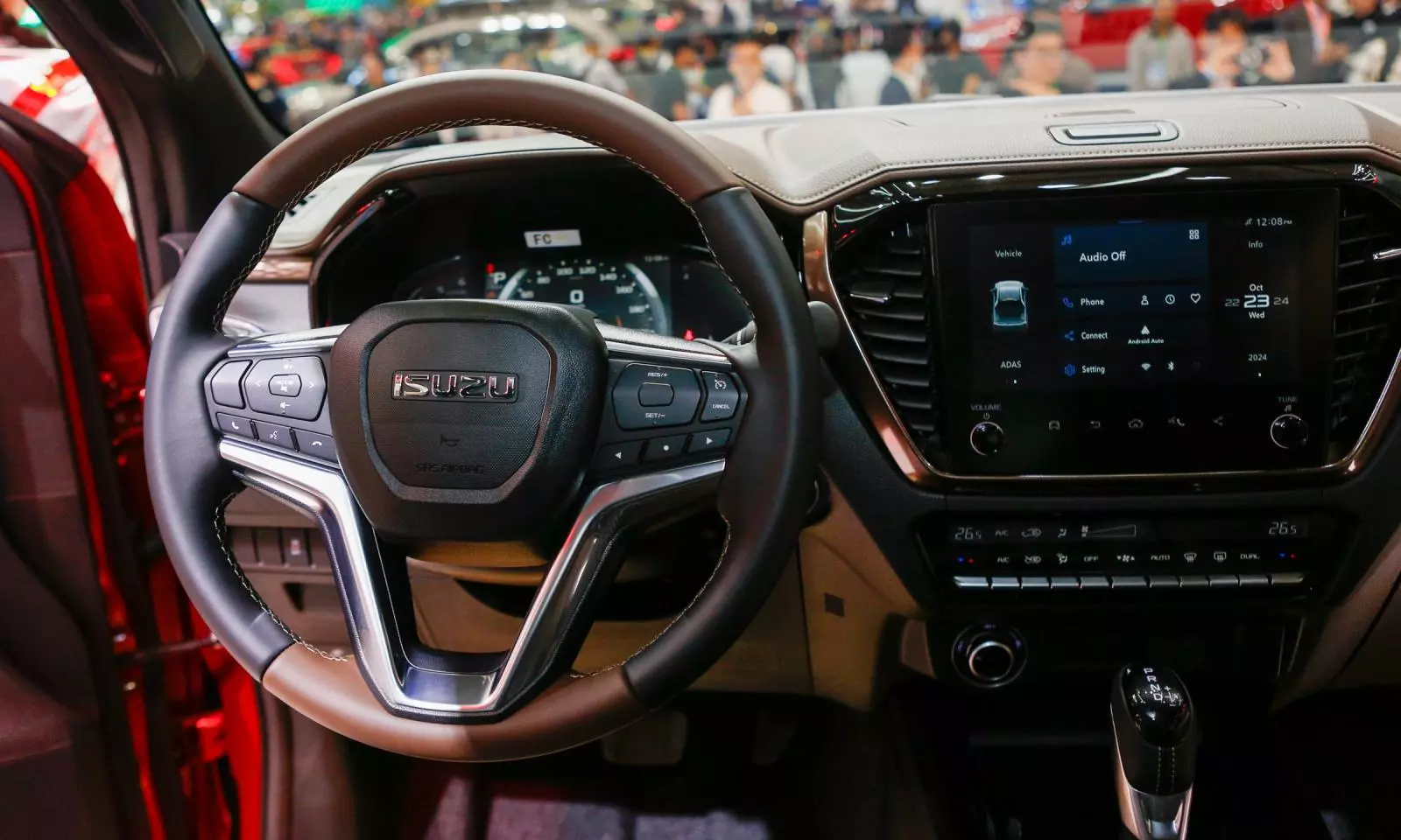 Vô-lăng bọc da và nút bấm khởi động Isuzu D-Max Vô-lăng bọc da và nút bấm khởi động Isuzu D-Max.