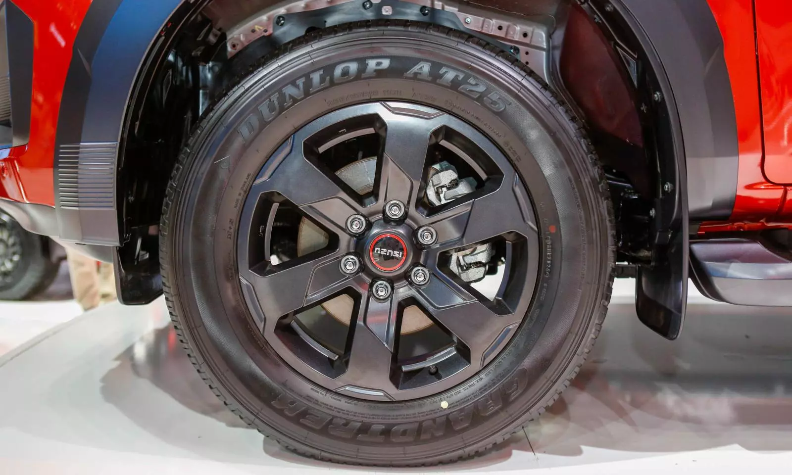 La-zăng xe Isuzu D-Max 2024 thiết kế thể thao, bắt mắt La-zăng xe Isuzu D-Max 2024 thiết kế thể thao, bắt mắt.