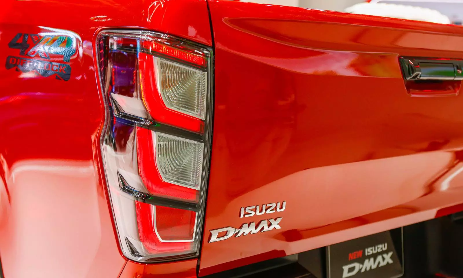 Đèn hậu dạng tầng độc đáo trên Isuzu D-Max Đèn hậu dạng tầng độc đáo trên Isuzu D-Max.