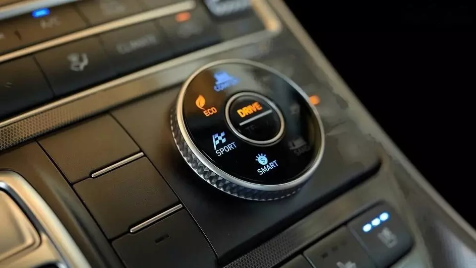 Chế độ Eco giúp giảm tiêu thụ điện, kéo dài quãng đường di chuyển.