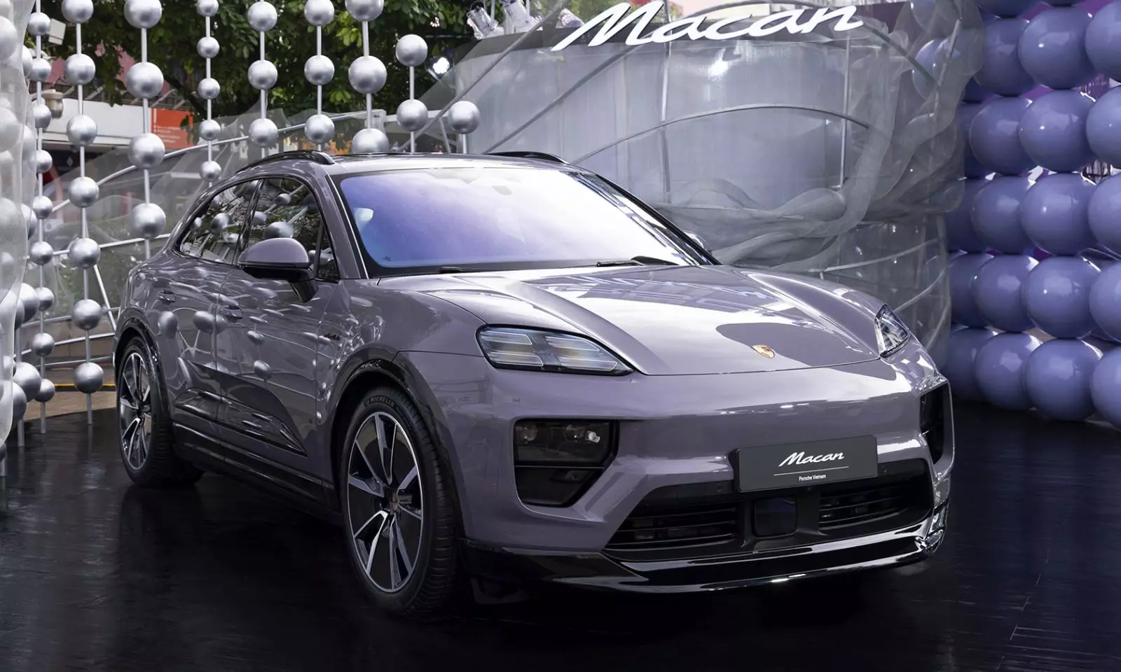 Porsche Macan EV mang kiểu dáng mang hơi hướng coupe.