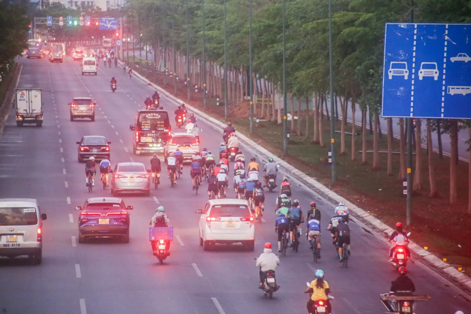 Mức phạt hành chính đối với ô tô vi phạm giao thông Mức phạt hành chính đối với ô tô vi phạm giao thông.