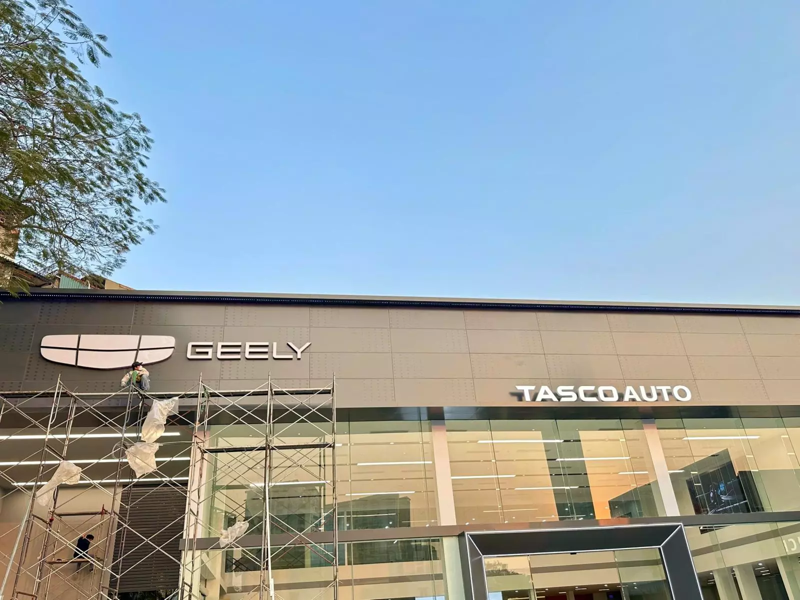 Showroom Geely tại Việt Nam2.