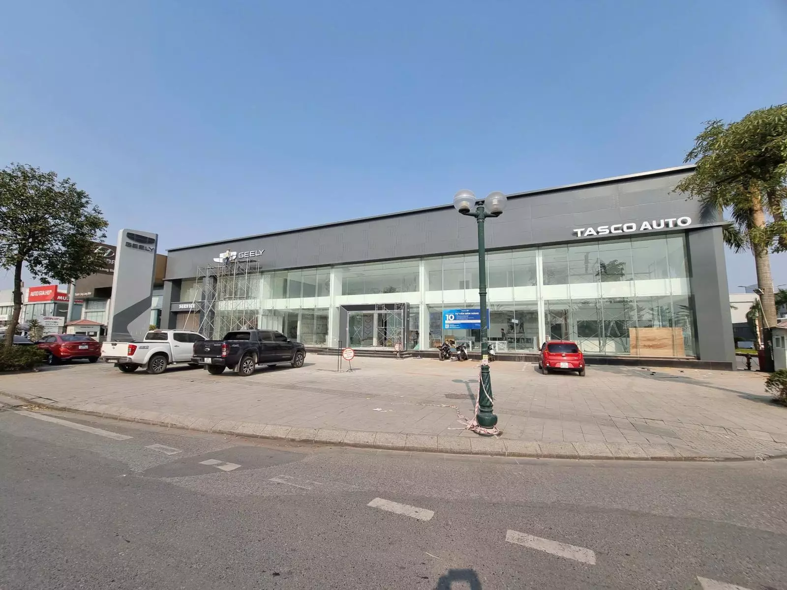 Quy mô lớn cùng vị trí đắc địa của các showroom Geely đầu tiên tại Việt Nam.