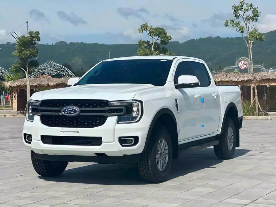 Ford Ranger XLS+ 2025: Động cơ, vận hành.