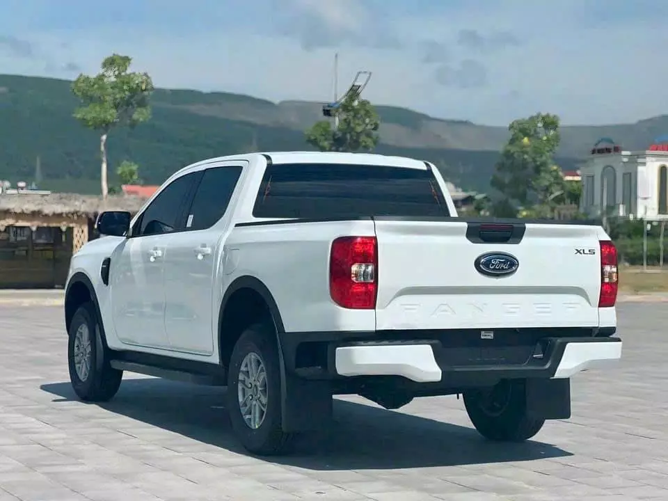 Thông số kỹ thuật xe Ford Ranger XLS+ 2025: Ngoại thất.