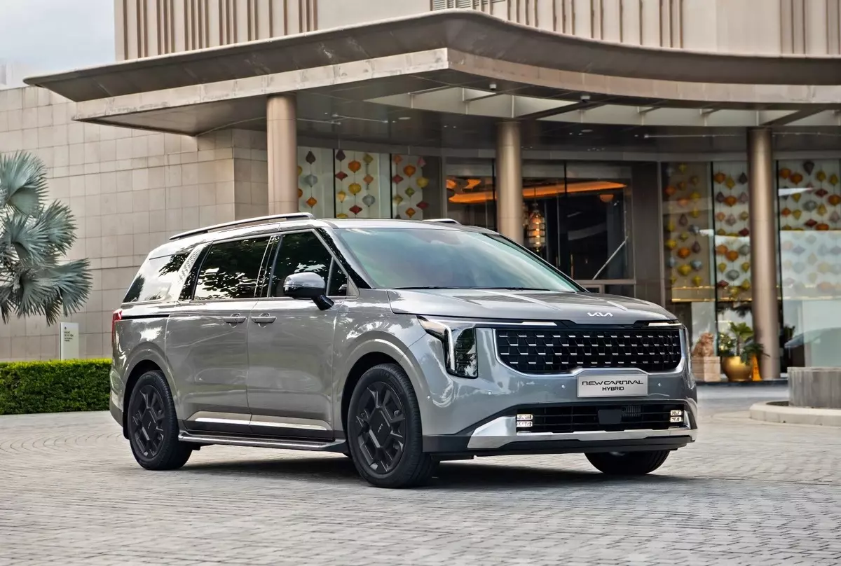 KIA Carnival hybrid 2025 mở bán tại Việt Nam, chốt giá 1,849 tỷ đồng.