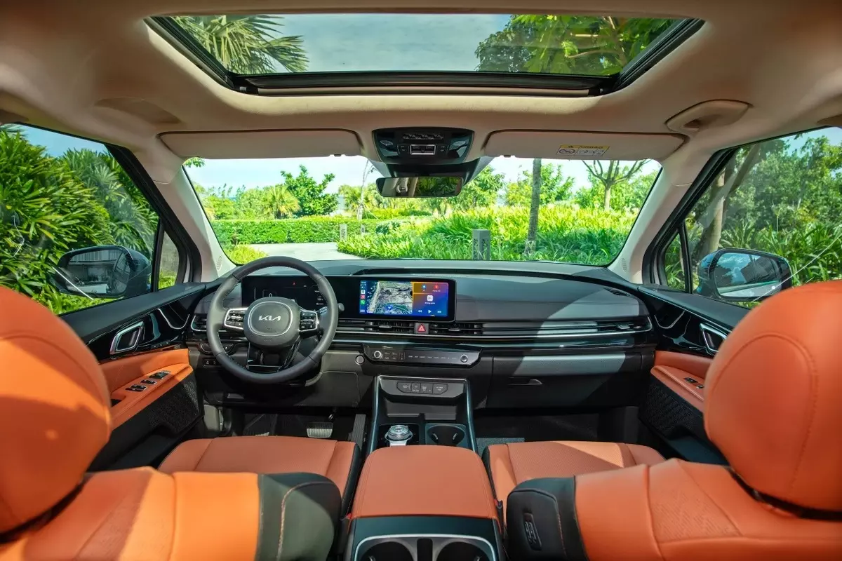 Nội thất KIA Carnival hybrid 2025.