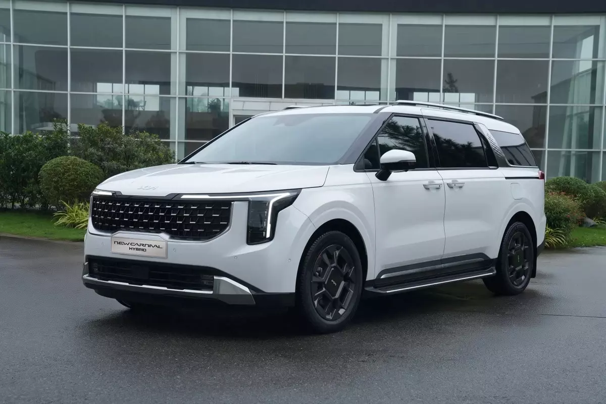KIA Carnival hybrid 2025.
