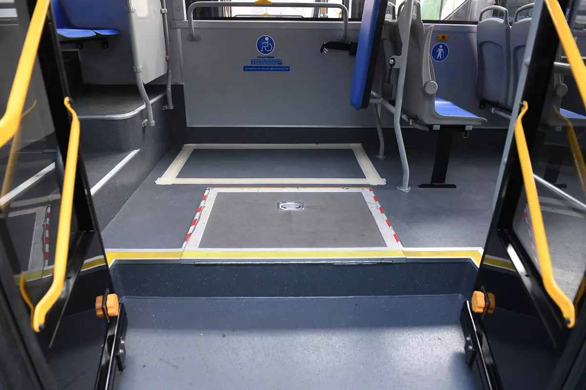 dòng xe buýt mới cũng có hệ thống hạ thấp sàn xe dòng xe buýt mới cũng có hệ thống hạ thấp sàn xe.