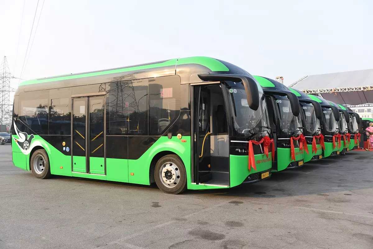 Xe có kích thước Dài x Rộng x Cao lần lượt là 8.610 x 2.470 x 3.220 (mm) Xe có kích thước Dài x Rộng x Cao lần lượt là 8.610 x 2.470 x 3.220 (mm).