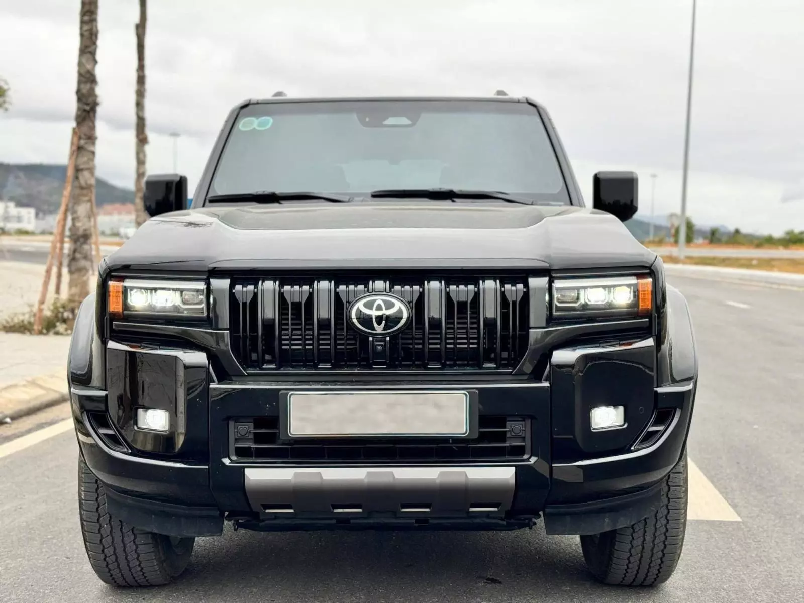 Toyota Land Cruiser Prado 2024 lướt nhẹ 1.000 km rao bán cao hơn xe mới nửa tỷ đồng Toyota Land Cruiser Prado 2024 lướt nhẹ 1.000 km rao bán cao hơn xe mới nửa tỷ đồng.