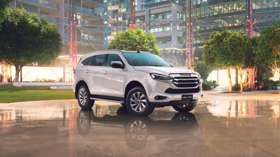 Đại lý xả kho Isuzu mu-X 2023.