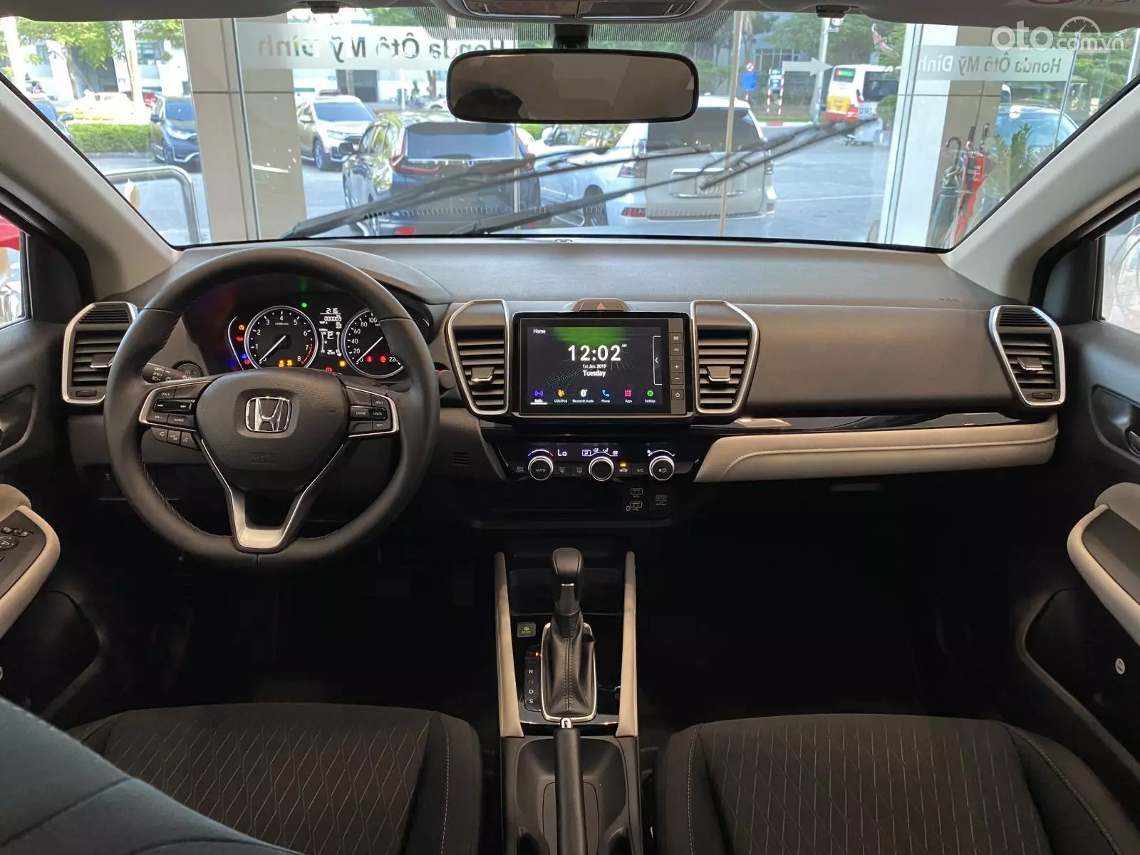 màn hình cảm ứng 8 inch, hỗ trợ kết nối Apple CarPlay/Android Auto màn hình cảm ứng 8 inch, hỗ trợ kết nối Apple CarPlay/Android Auto.