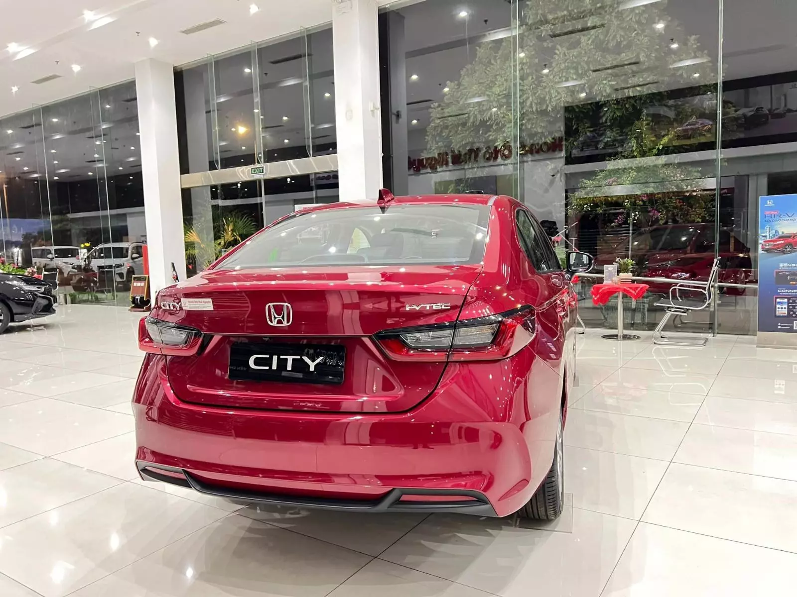 cụm đèn chiếu sáng LED được tinh chỉnh sắc nét, cản sau tạo hình khuếch tán cụm đèn chiếu sáng LED được tinh chỉnh sắc nét, cản sau tạo hình khuếch tán.