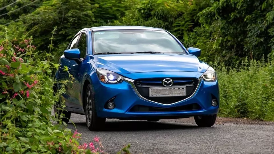 Khoảng 300 triệu nên mua VF 3 mới hay Mazda2 2015?.