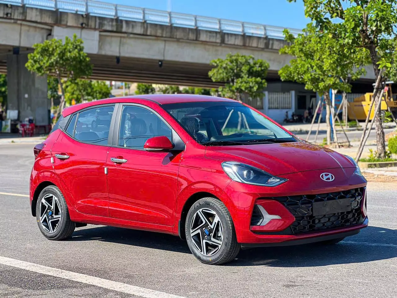 Hyundai Grand i10 Hyundai Grand i10.