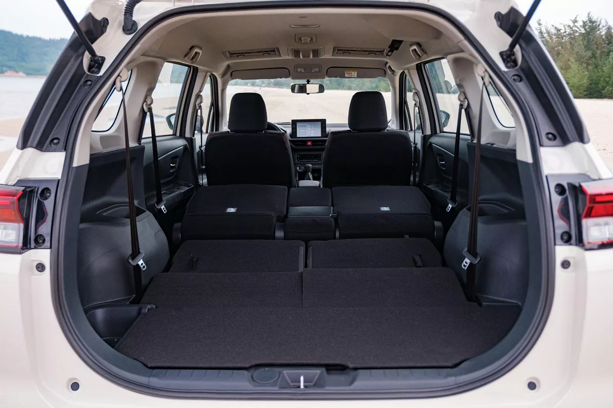 Avanza Premio có chế độ gập ghế dạng sofa, linh động trong nhiều điều kiện sử dụng.