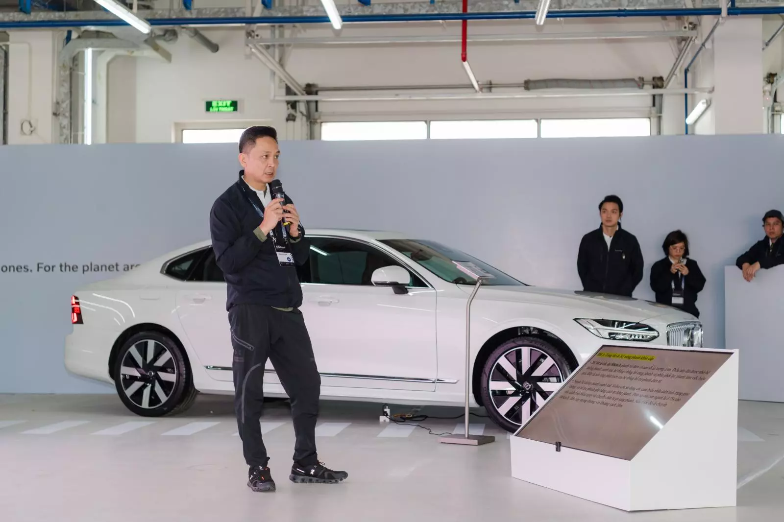 Các chuyên gia của hãng chia sẻ về cách thức lái xe an toàn và thông tin về trang bị an toàn trên dòng xe Volvo