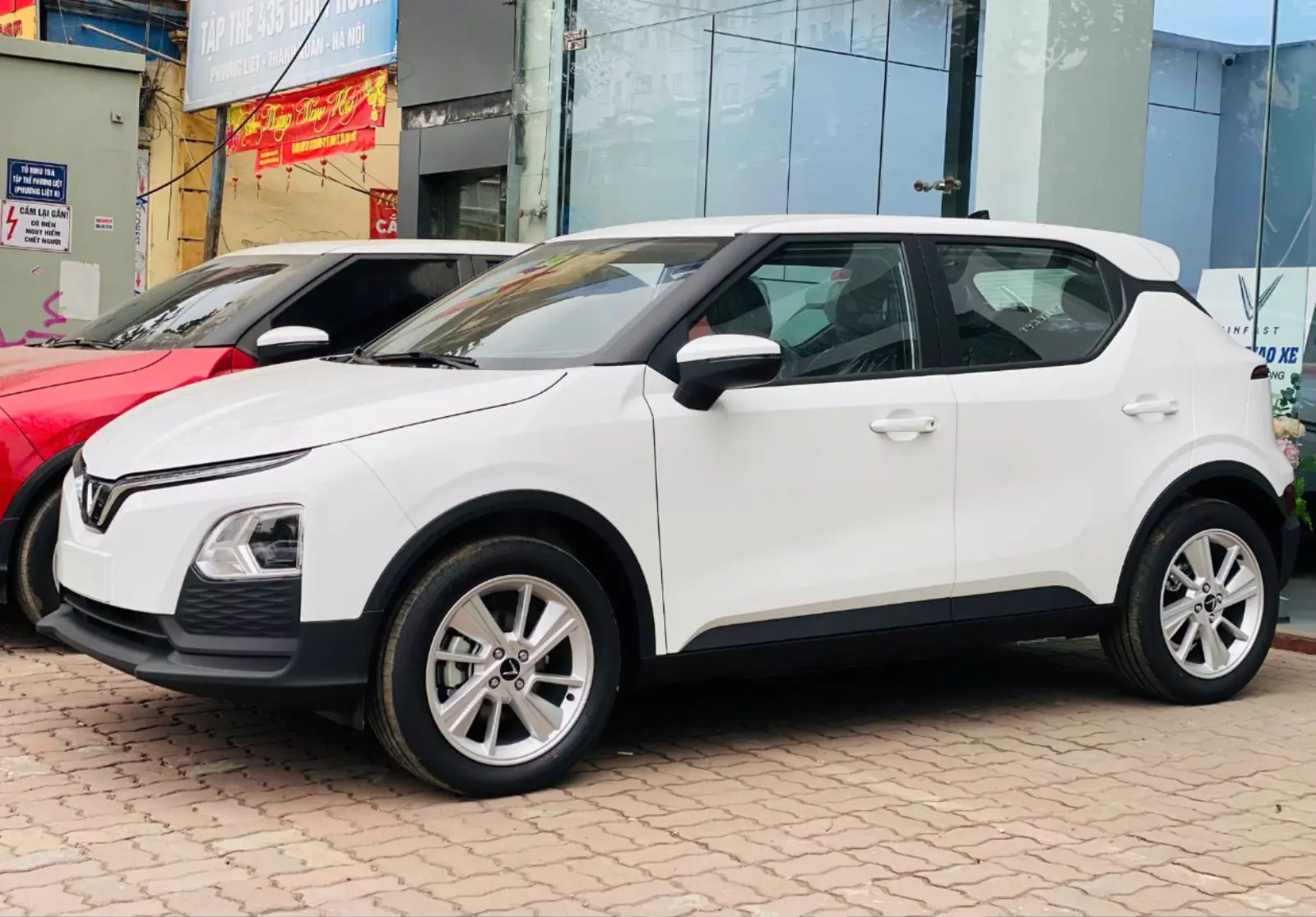 La-zăng đa chấu 17 inch trên mẫu xe SUV cỡ nhỏ.