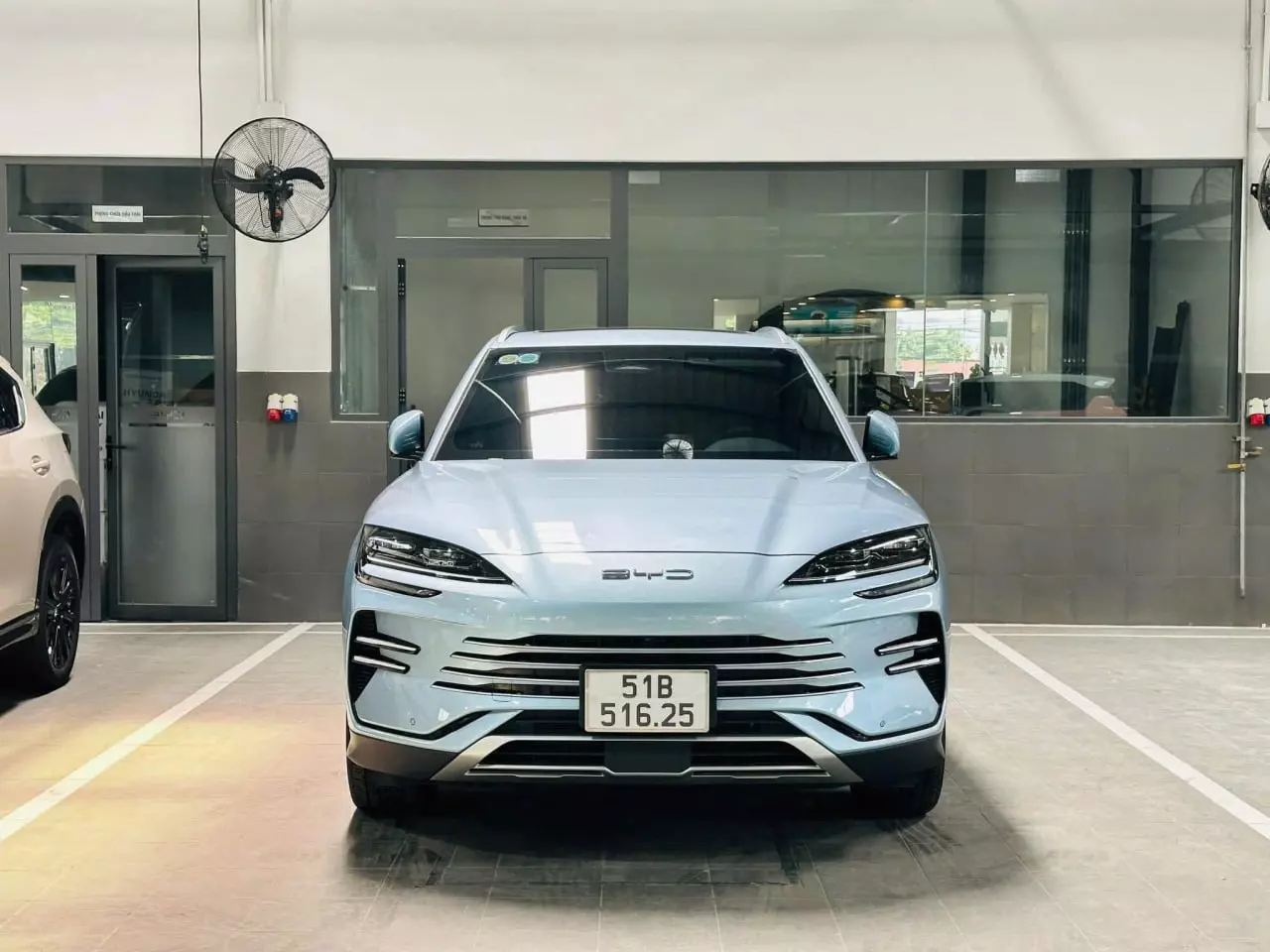 Đầu xe BYD Sealion 6.