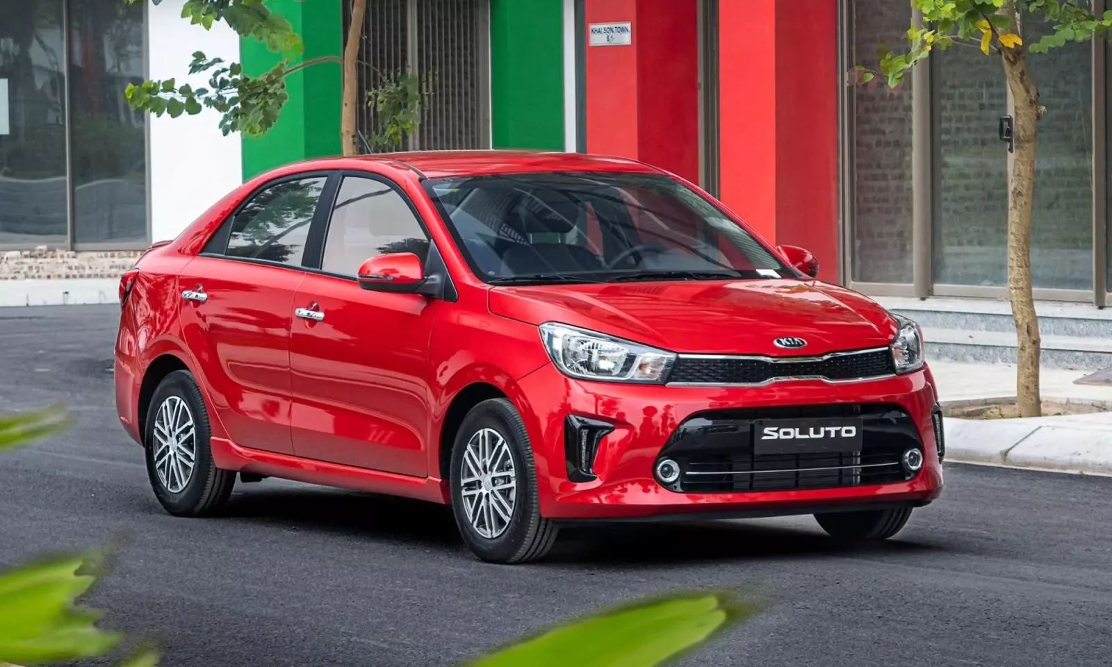 KIA Soluto tại Việt Nam bớt phiên bản, giảm giá bán.