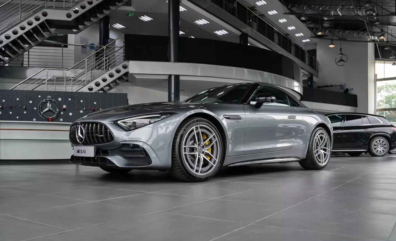 Giá xe Mercedes-AMG SL 43 mới nhất tại Việt Nam.