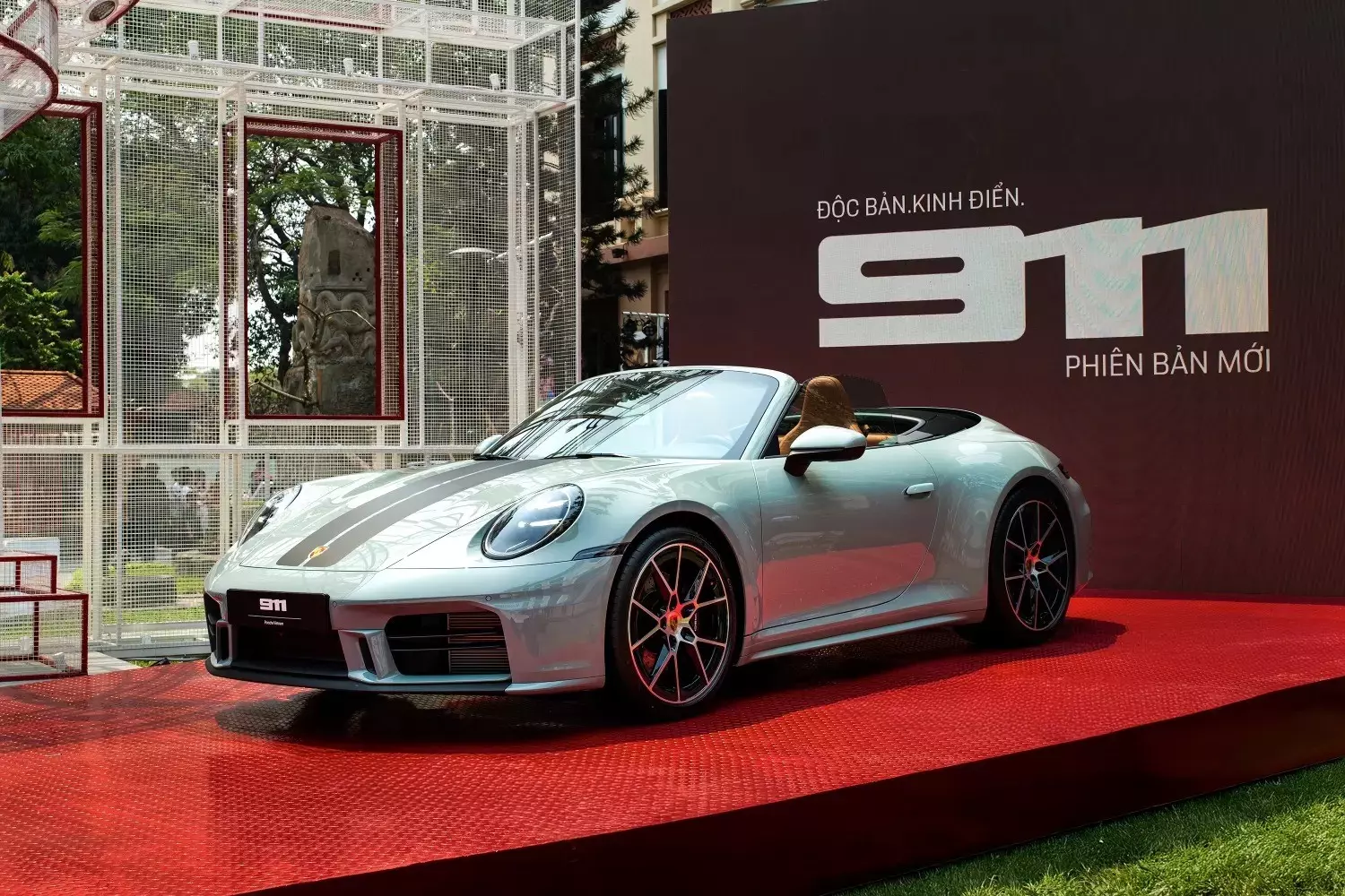 Porsche 911 Cabriolet 1