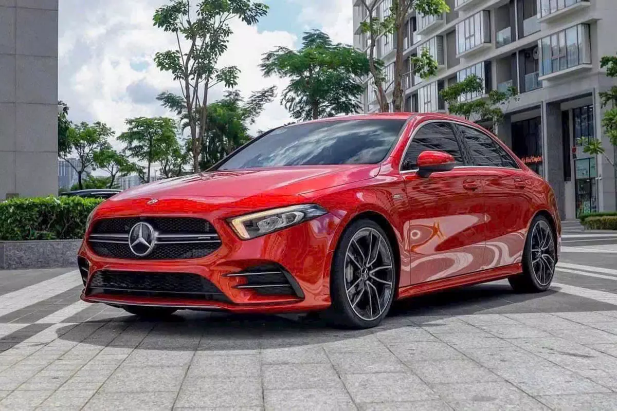 Mercedes-AMG A 35 giảm hơn 770 triệu 1