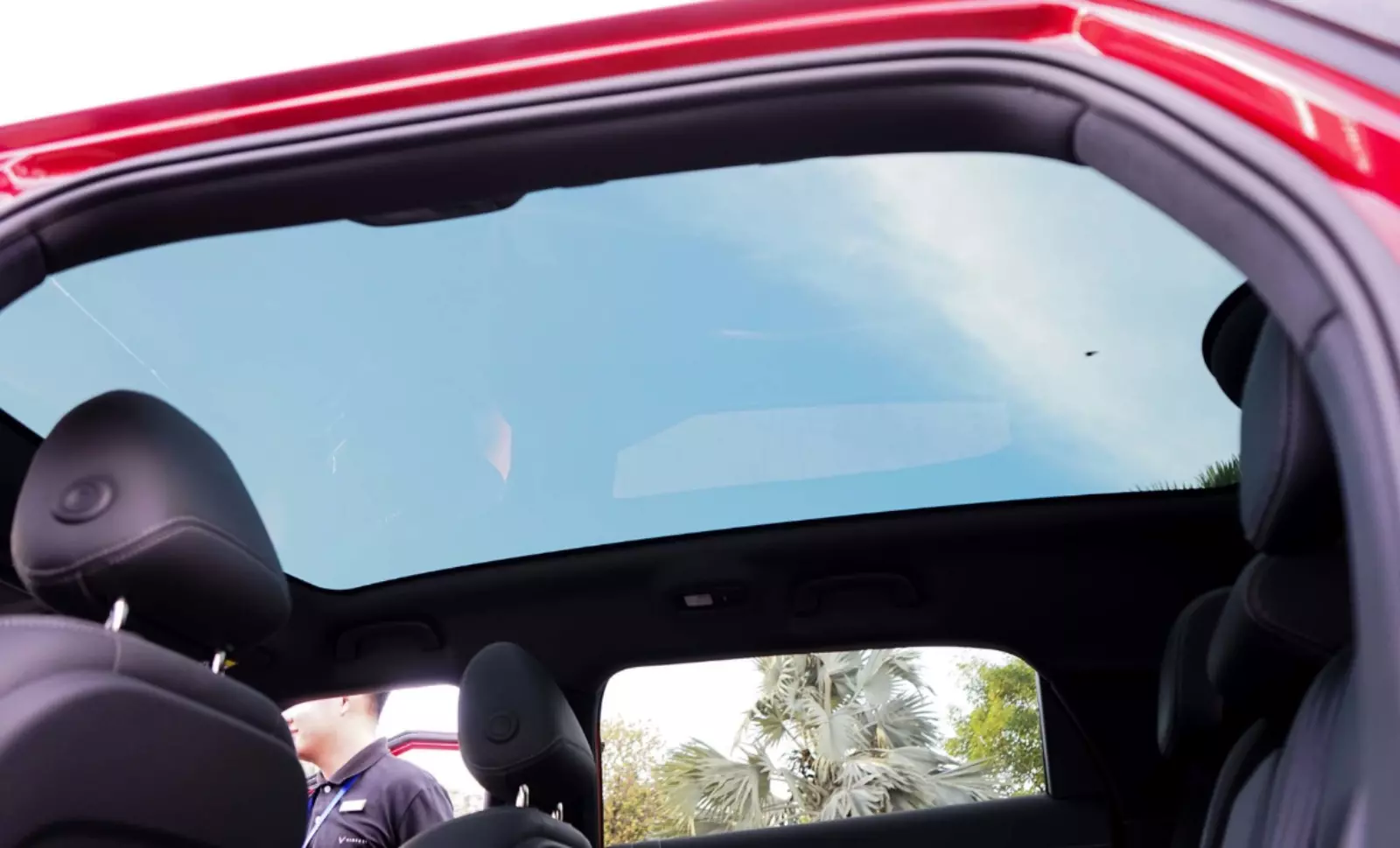 Cửa sổ trời trên VinFast VF 7.