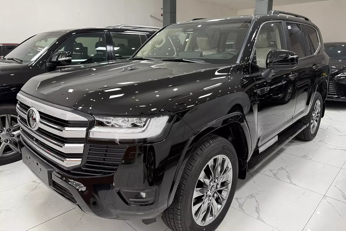Toyota Land Cruiser bản mới đã về đại lý, CĐM quan tâm giá "lạc" đi kèm 1