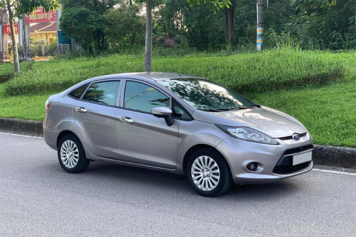 Fiesta bản 1.6AT đời 2011 đang được chào bán sang tay với mức giá 168-200 triệu đồng. 1