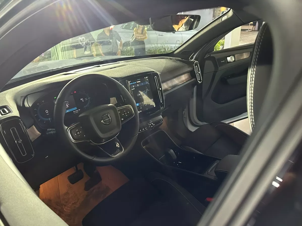 Khoang nội thất rộng rãi, thoải mái của Volvo EC40 .