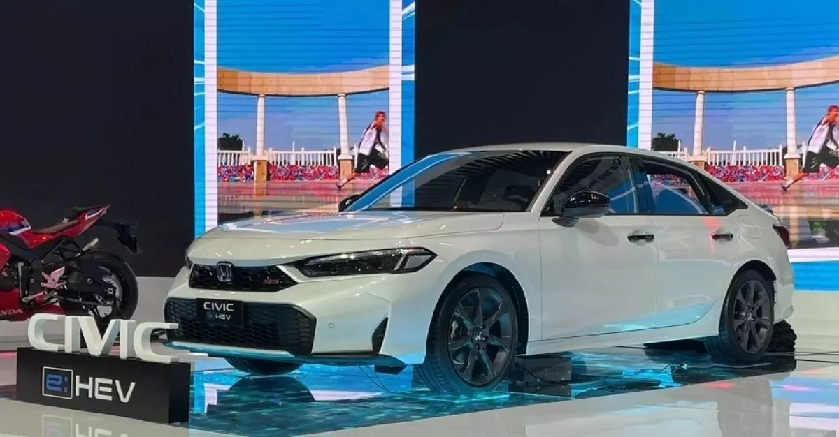 Honda Việt Nam tung ưu đãi tháng 4, tiếp tục hỗ trợ phí trước bạ cho Civic.