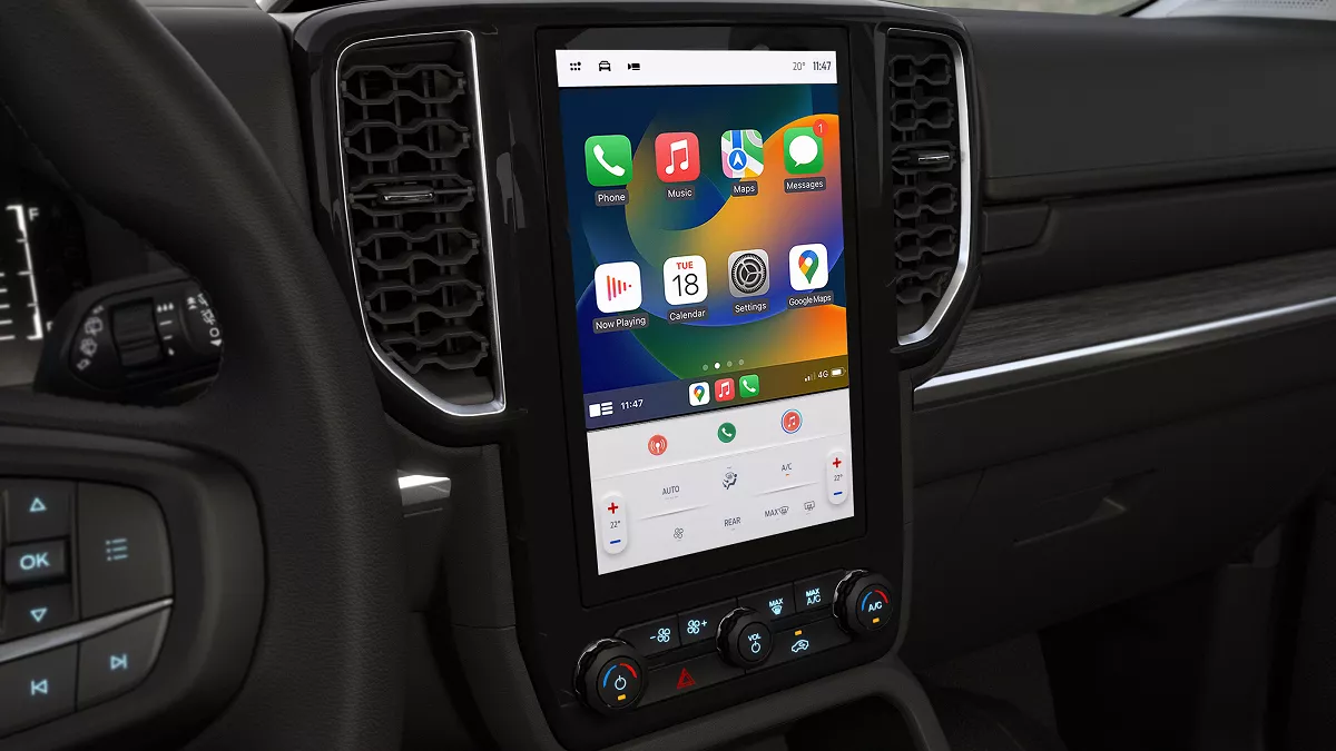 Màn hình giải trí trung tâm cảm ứng 10.1 inch, đặt dọc, có hỗ trợ Apple CarPlay và Android Auto không dây.