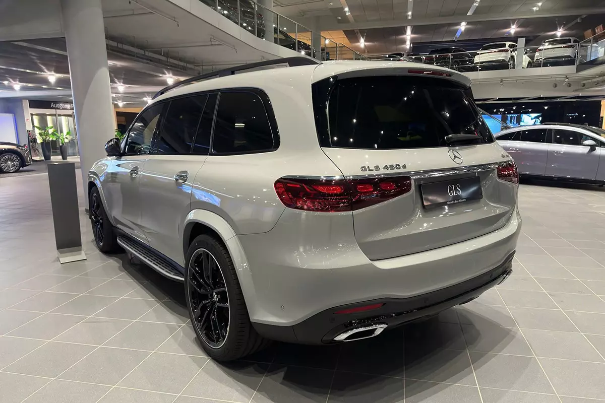 Đuôi xe Mercedes-Benz GLS 2025 a3