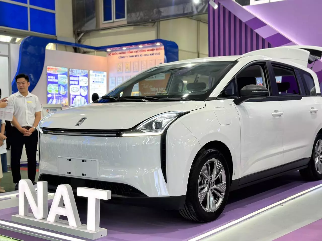 FAW Bestune NAT không có lưới tản nhiệt giống phần đa các mẫu ô tô điện FAW Bestune NAT không có lưới tản nhiệt giống phần đa các mẫu ô tô điện.