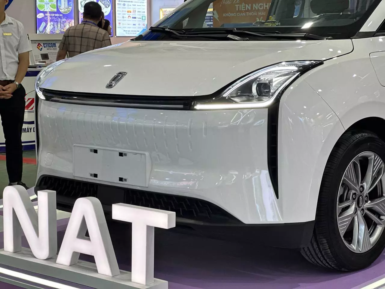 Hệ thống đèn LED phía trước của FAW Bestune NAT.