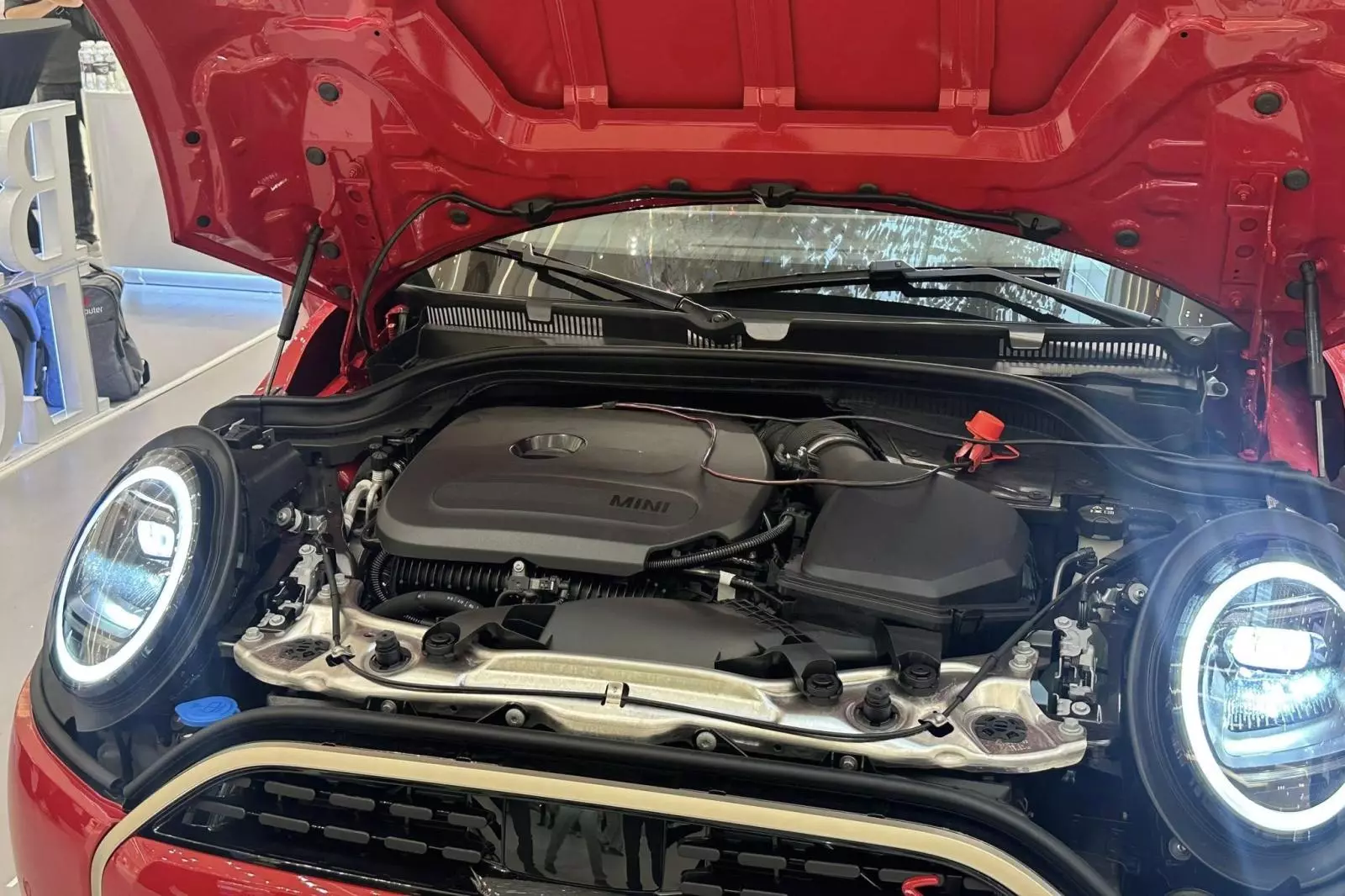 MINI Cooper 2025 sử dụng động cơ xăng I4 TwinPower Turbo 2.0L 1