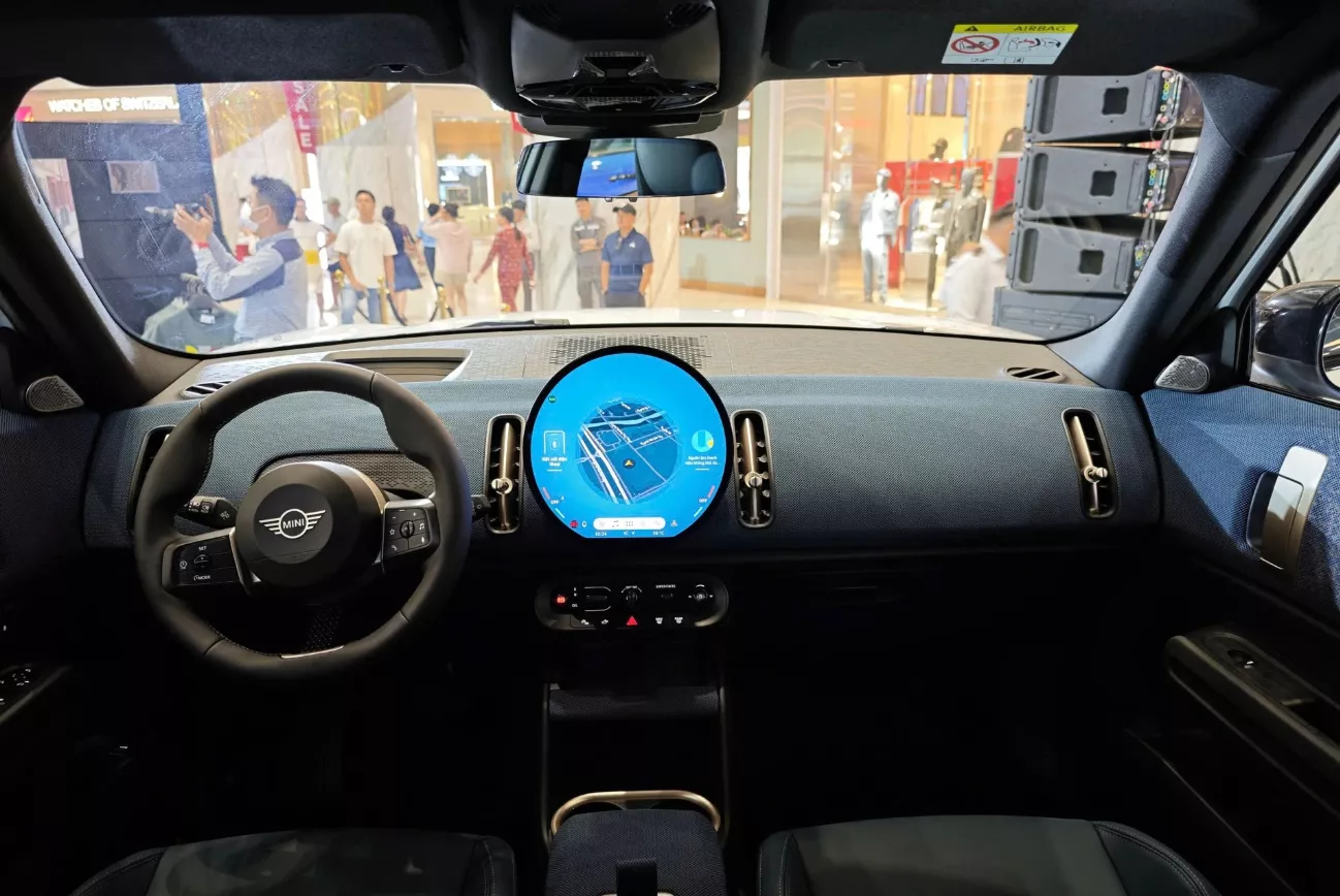 Khoang nội thất MINI Countryman sang trọng, thể thao.